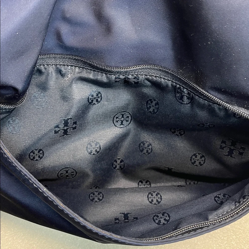 Tory Burch top 2”w 2”