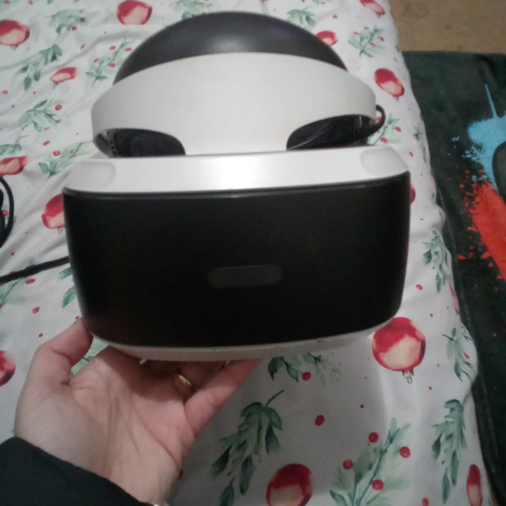 PS4 VR Headset And Controllers