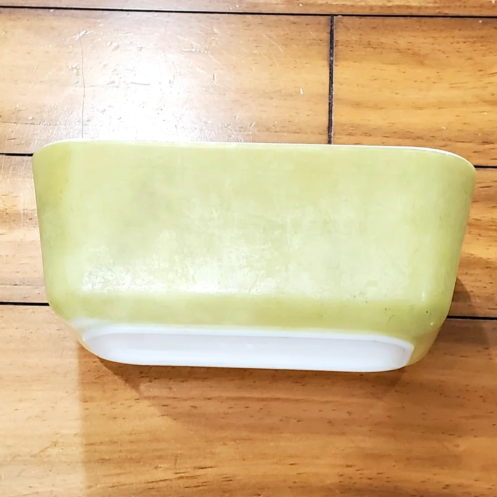 Vtg Pyrex 0502 Avocado Green 1.5 Refrigerator Dish
