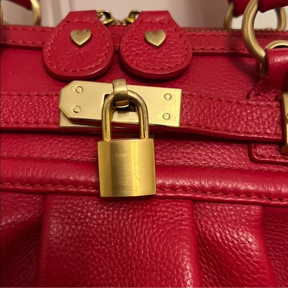 Samantha Thavasa elegant red