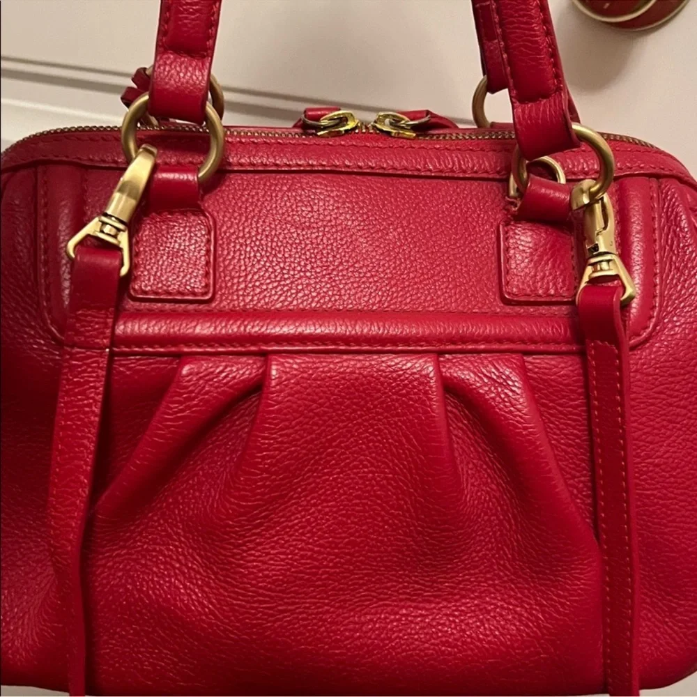 Samantha Thavasa elegant red