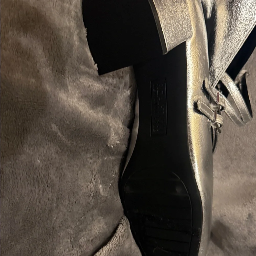 chic metallic