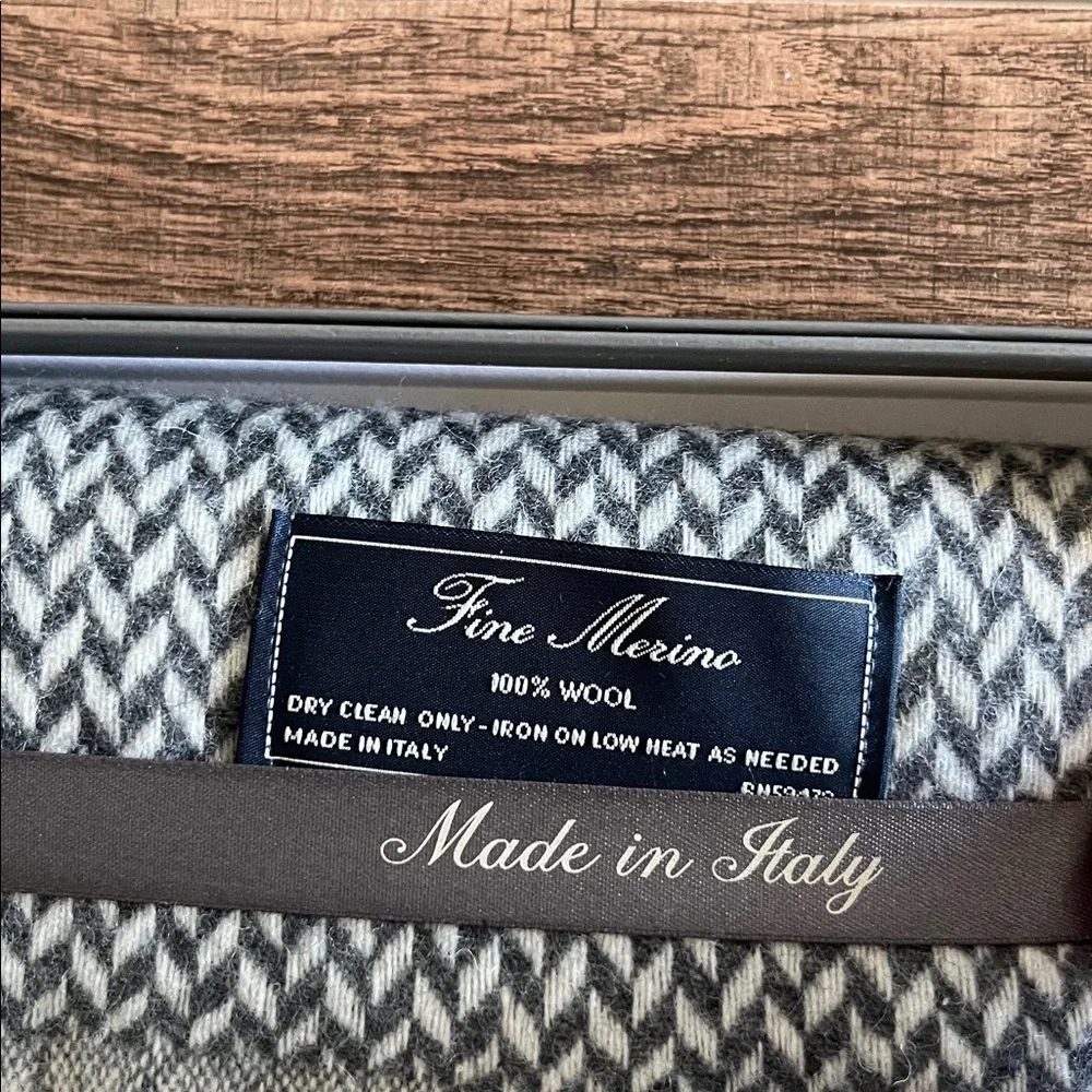 N/A beautiful gray