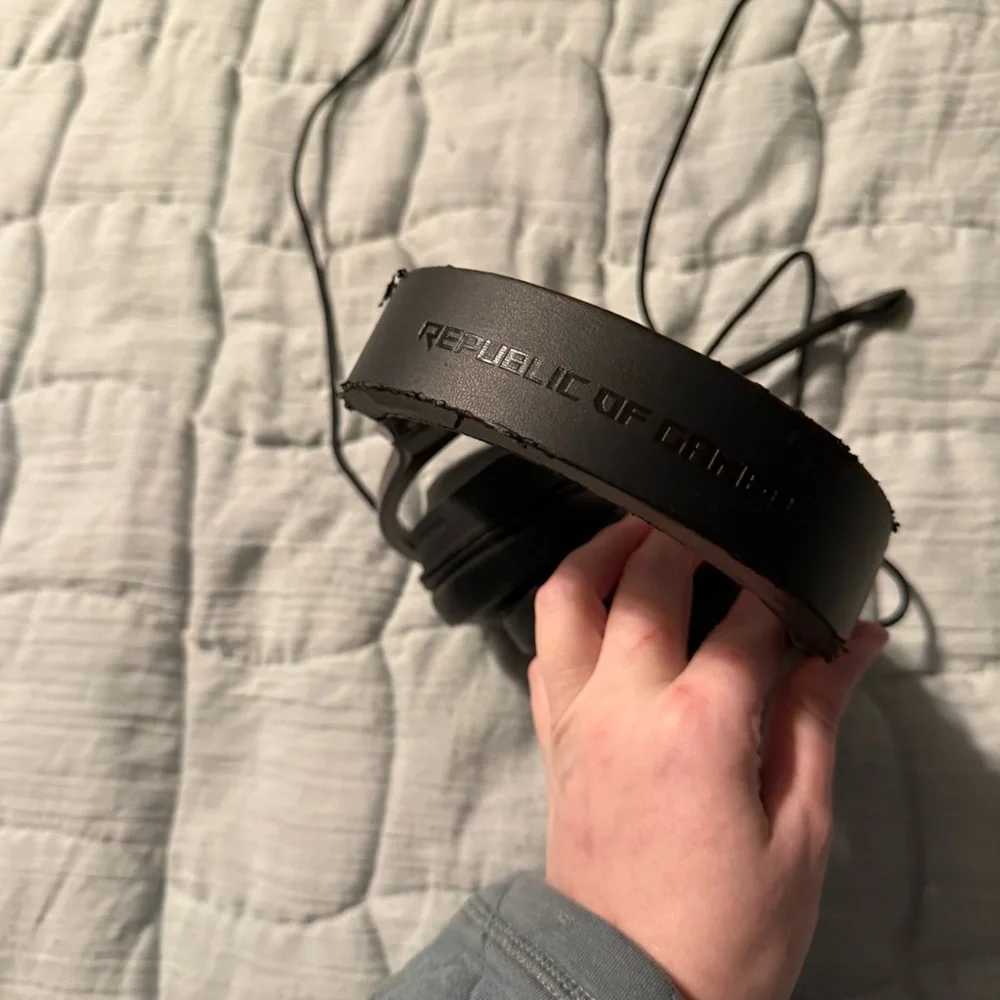 ASUS both finish headphones