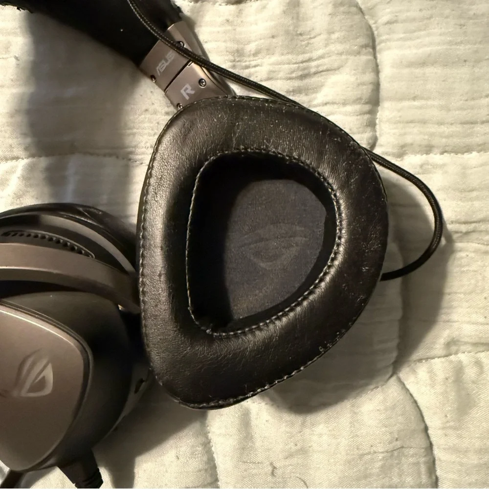 ASUS speakers headphones faux