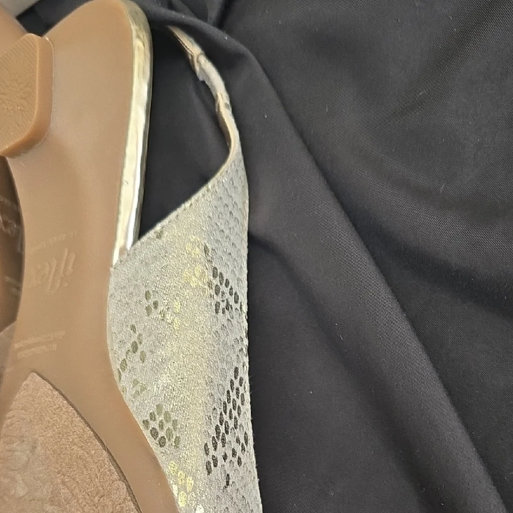 Anne Klein chic gold