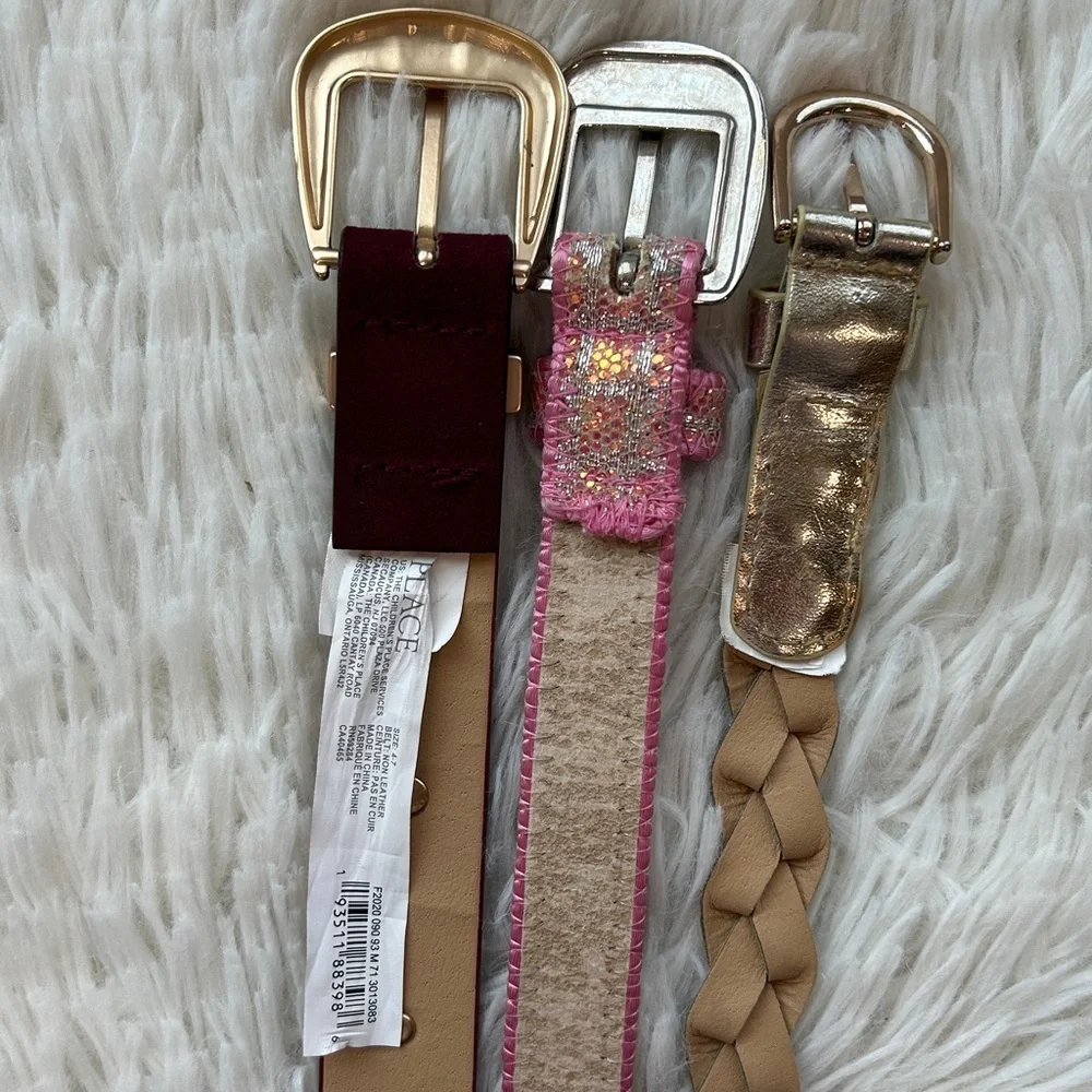 Place girl’s belt