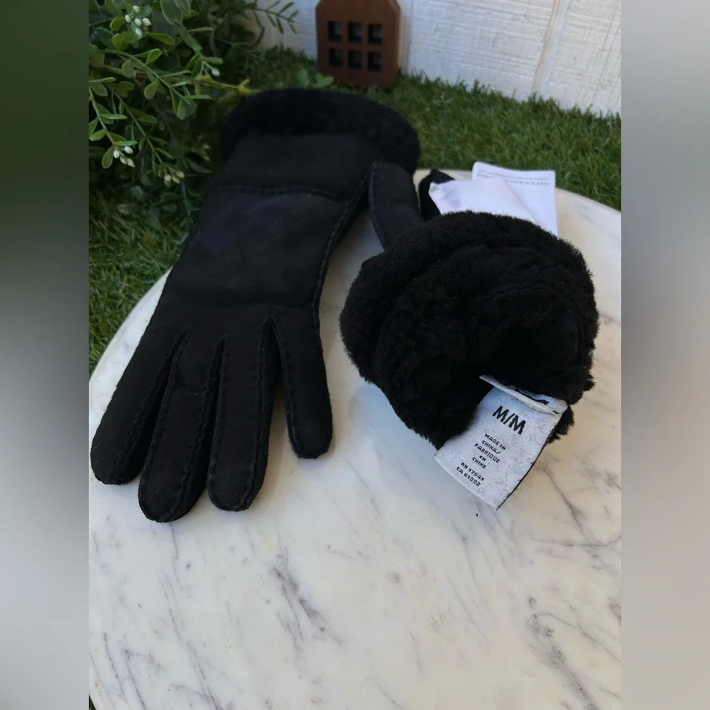 UGG Seamed Touchscreen Compatible Genuine Shearling Gloves black  $178 NEW