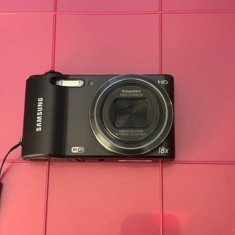 Samsung Black Digital Camera with Silver Lens