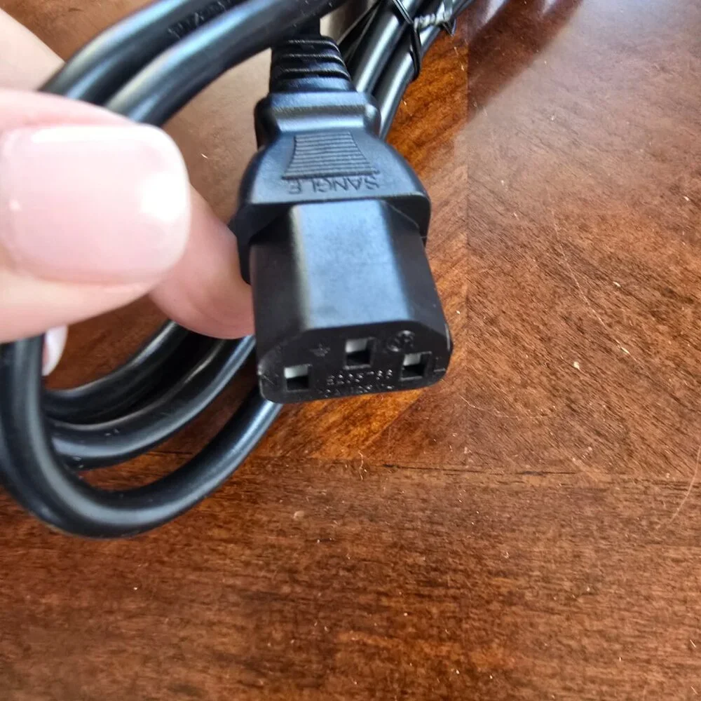 None universal prong