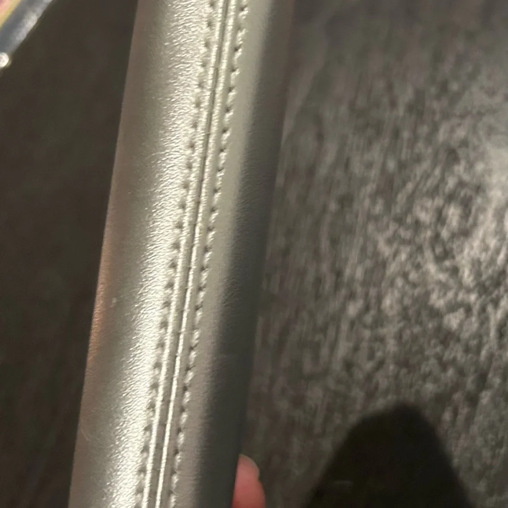 Kendall & Kylie Zippered Wallet NWOT