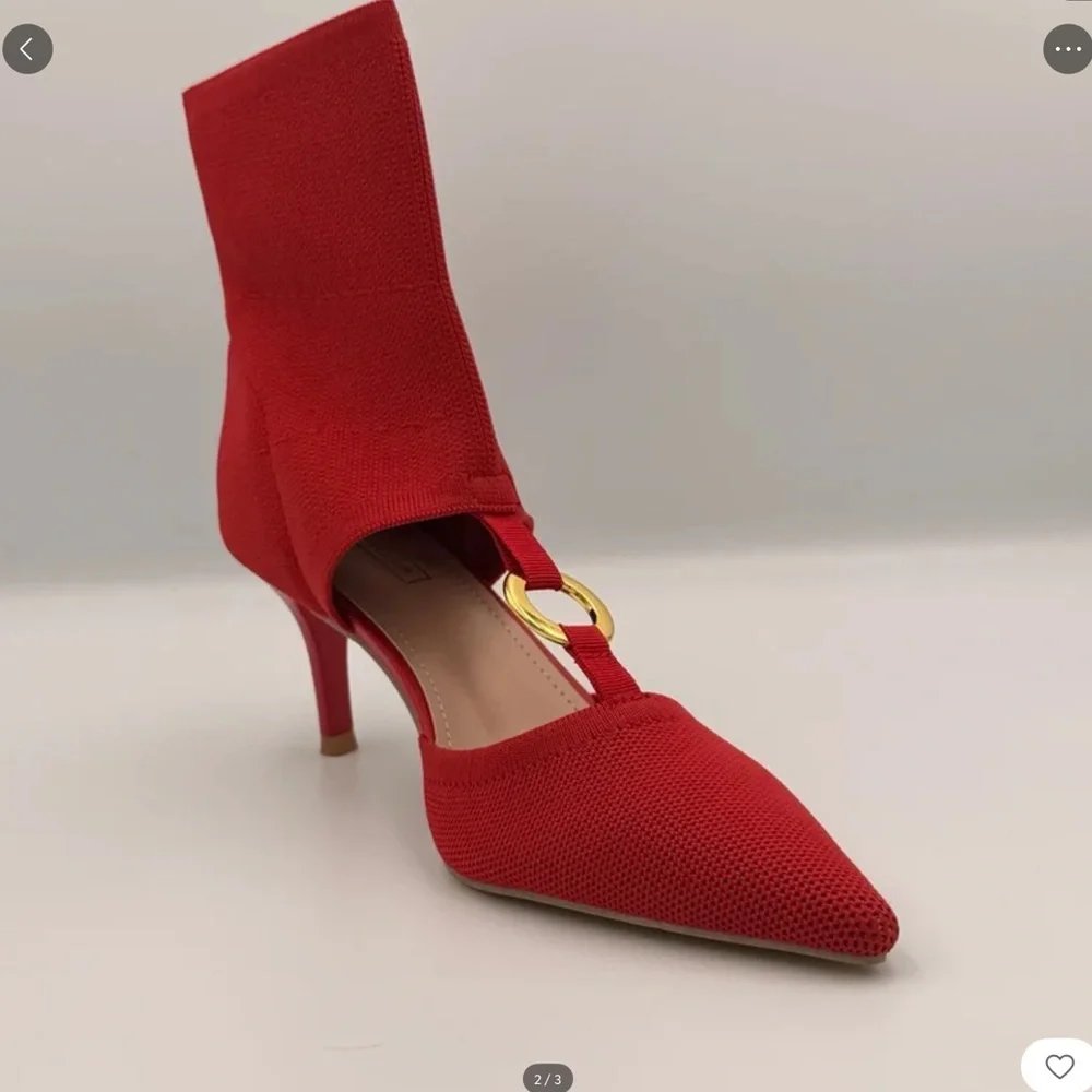 Newbella step out