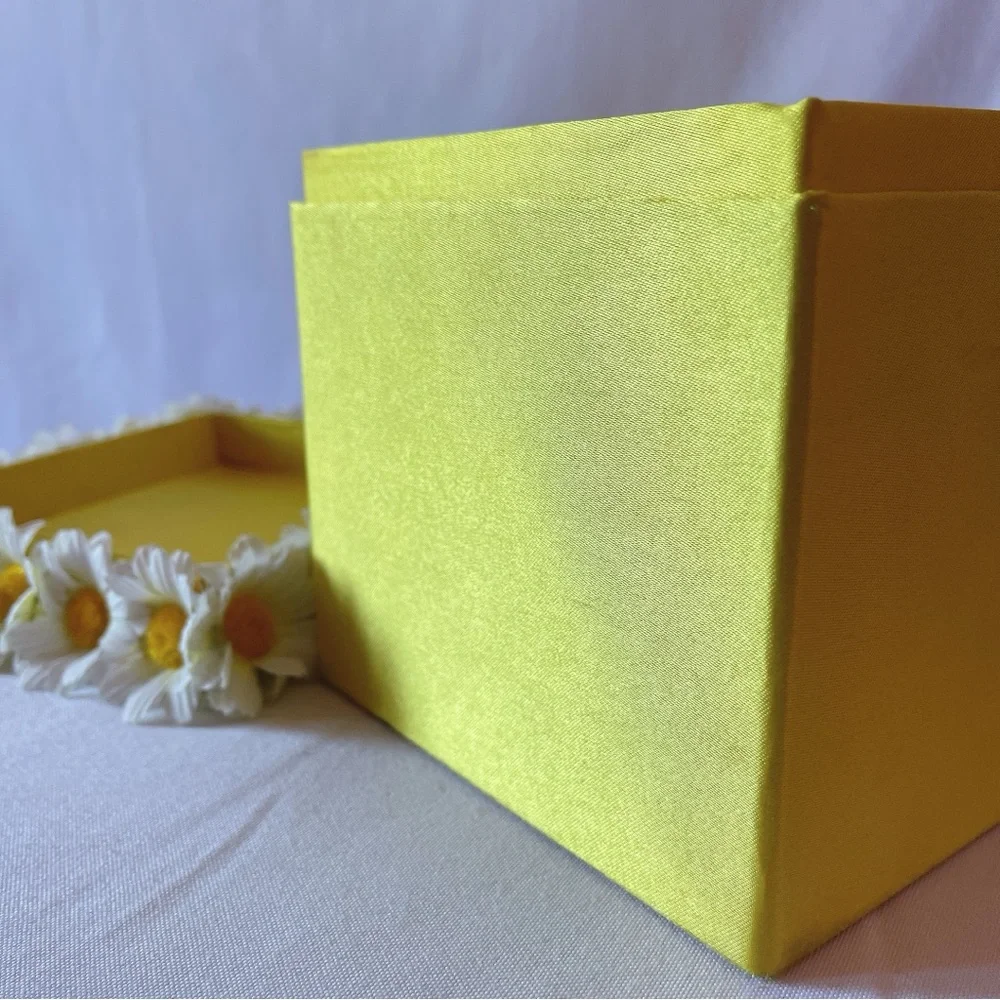 Vintage Daisies Flower Yellow Satin Box 🤍🌼🌿