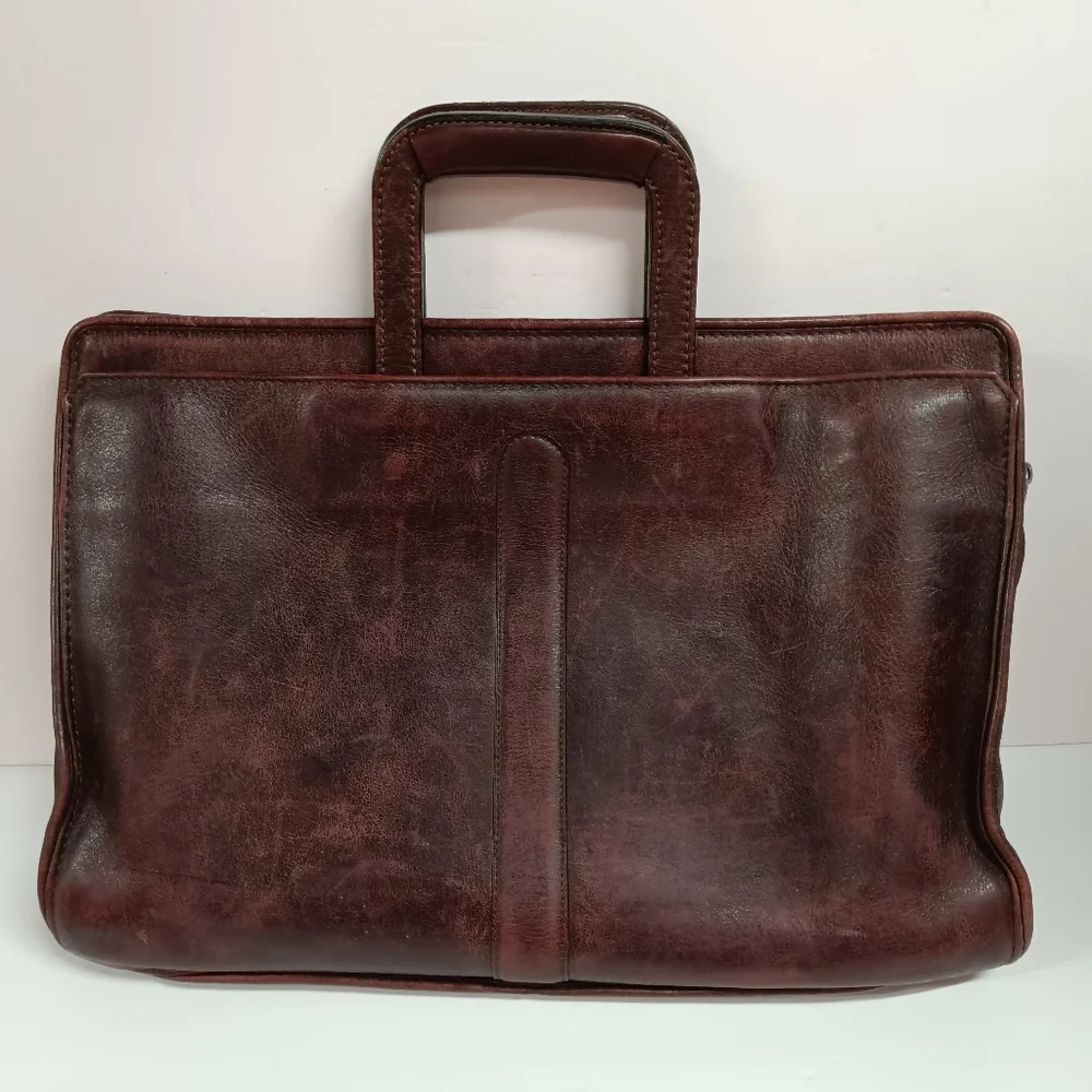 unbranded burgundy wine