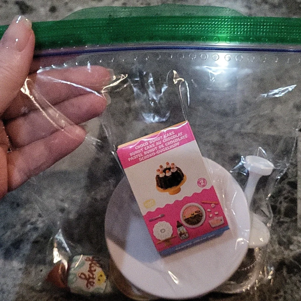 Miniverse Make It Mini Food Chocolate Bundt Cake