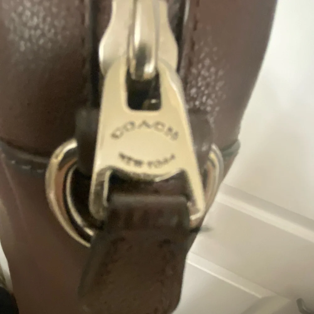 Coach flaws slip zip