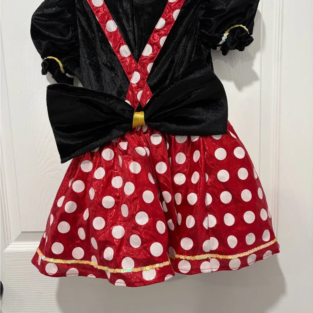 Disney top adorable polka