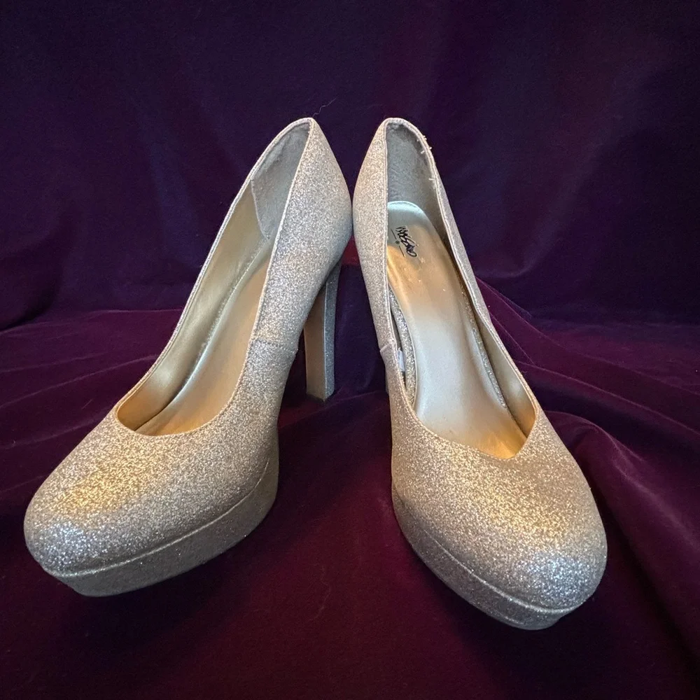 MASSIMO Women’s Silver Glitter Platform Pumps SZ 8 MED Width VERY Sparkly Shoes