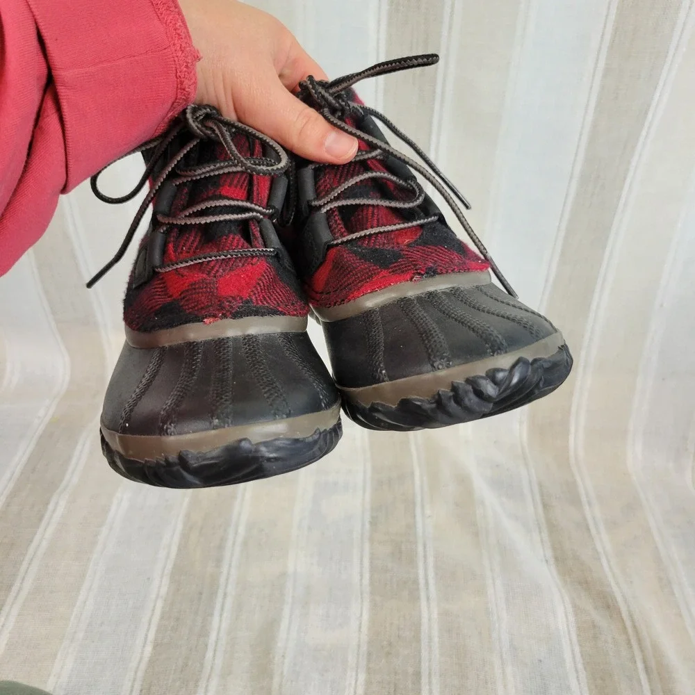 Sorel Out N About Duck Boots‎ Buffalo Plaid Size 7 Black Red