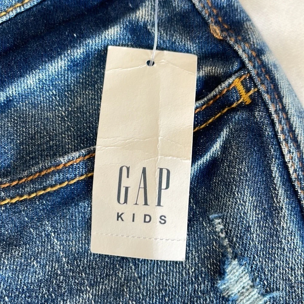 GAP signing after brand