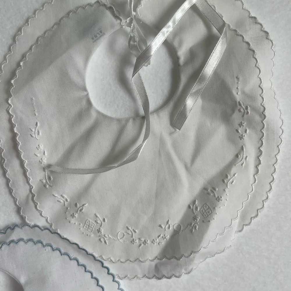 Alba protection white embroidery