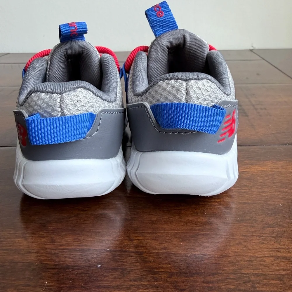 New Balance Toddler Size 4 Playgruv V2 Bungee Sneaker Gray Red Blue Easy On