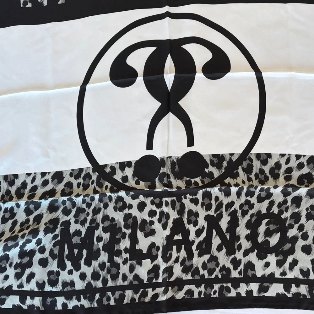 Moschino black leopard white