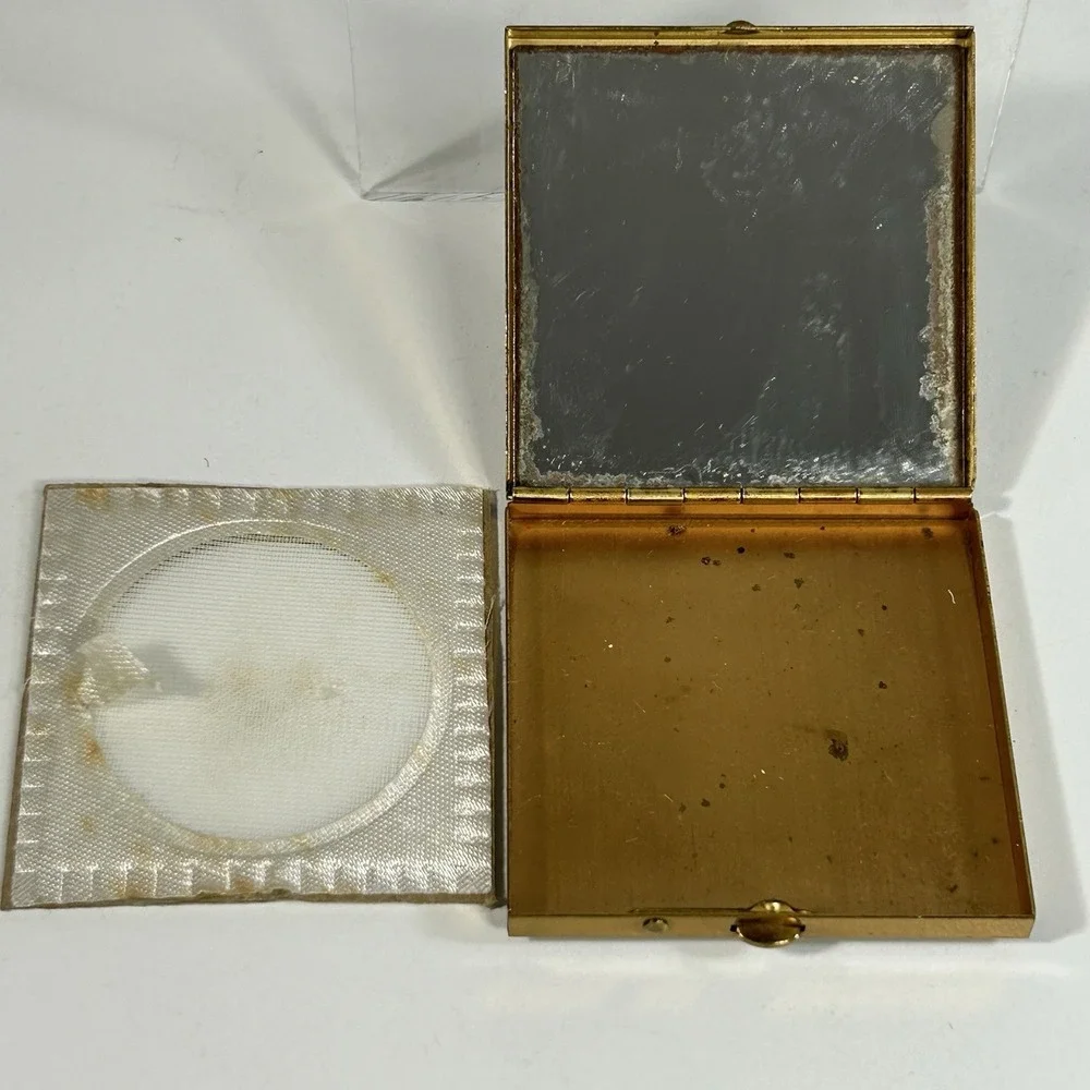 N/A vintage compact