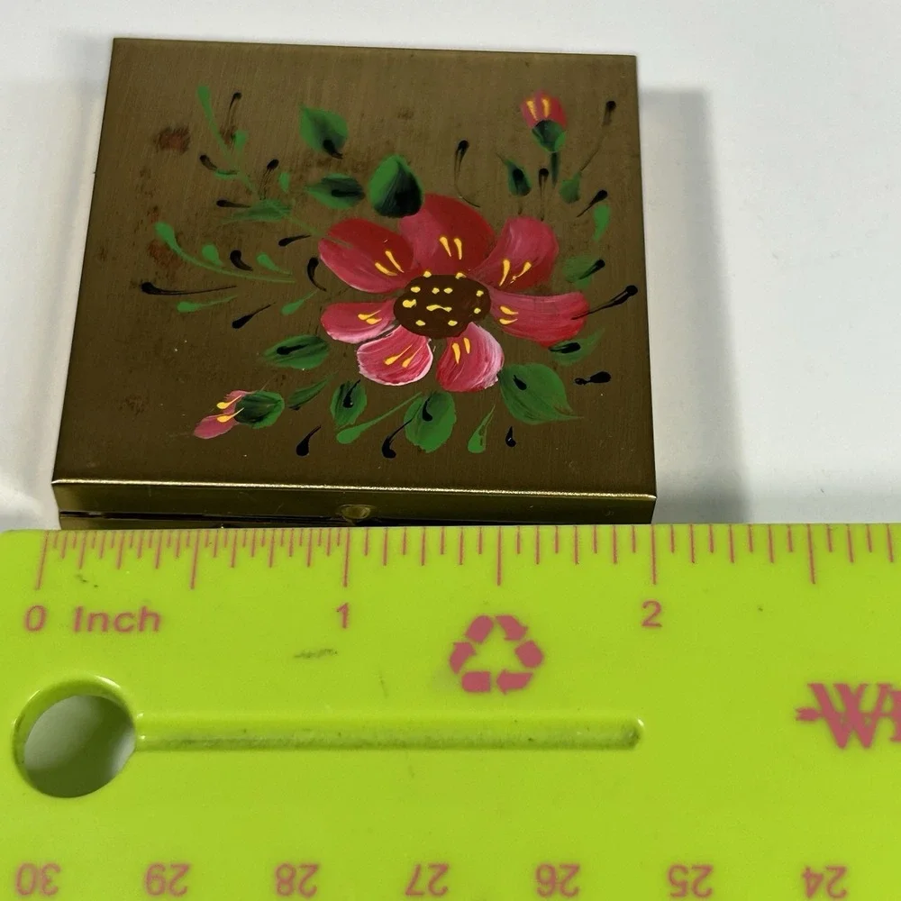 N/A vintage compact
