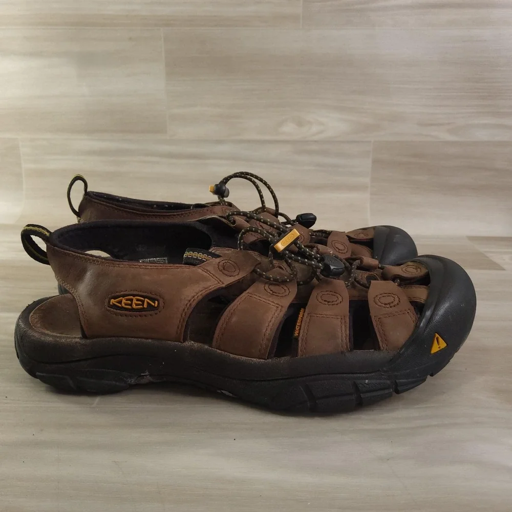 Keen Newport Sandals Mens Size 9 Brown Leather Closed Toe Hiking Trail