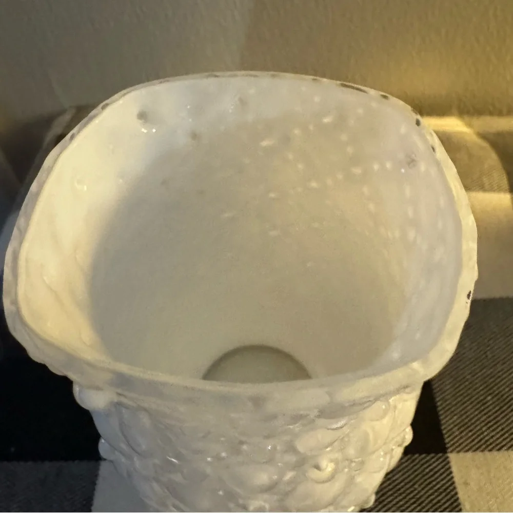 N/A white glass