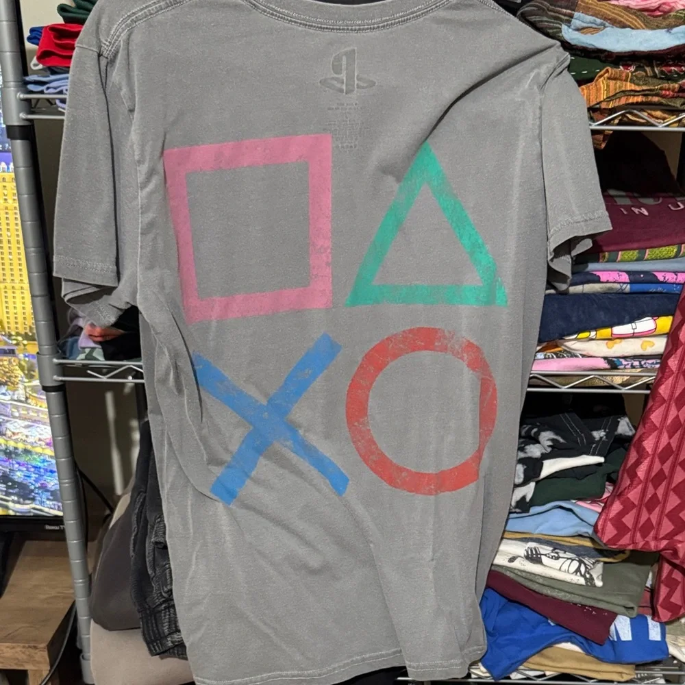 Sony gray shirt