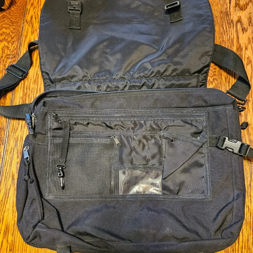 Eddie Bauer Black Nylon Messenger Bag Laptop Case Commuter Shoulder Bag Vintage