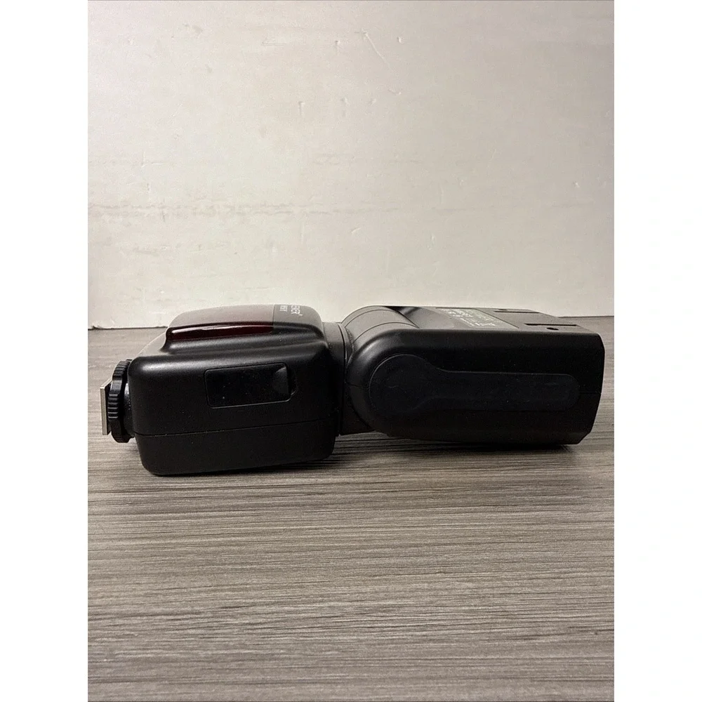 Canon EOS 1200D 18MP Digital SLR Camera EF-S 18-55mm‎ III lens, 32gb Sd Card