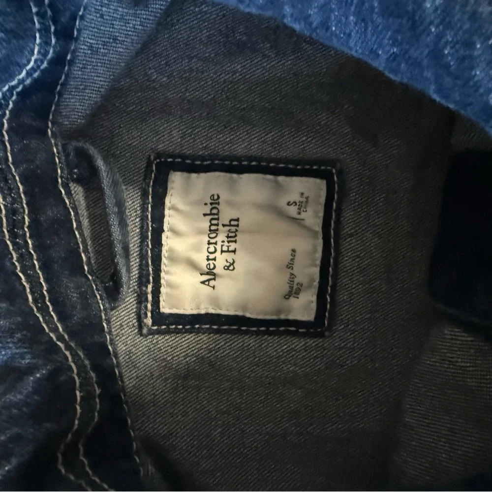 Abercrombie & Fitch style layers