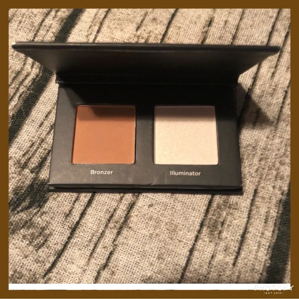 NEW•Ulta Beauty Bronzer / lluminator Combo