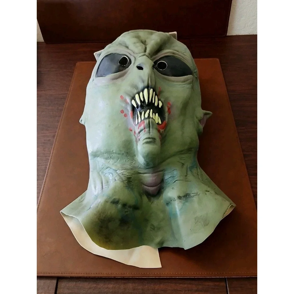 NWT Alien Mask with Glowing Teeth & Forehead Costume Horror‎ Halloween 14+ #1181