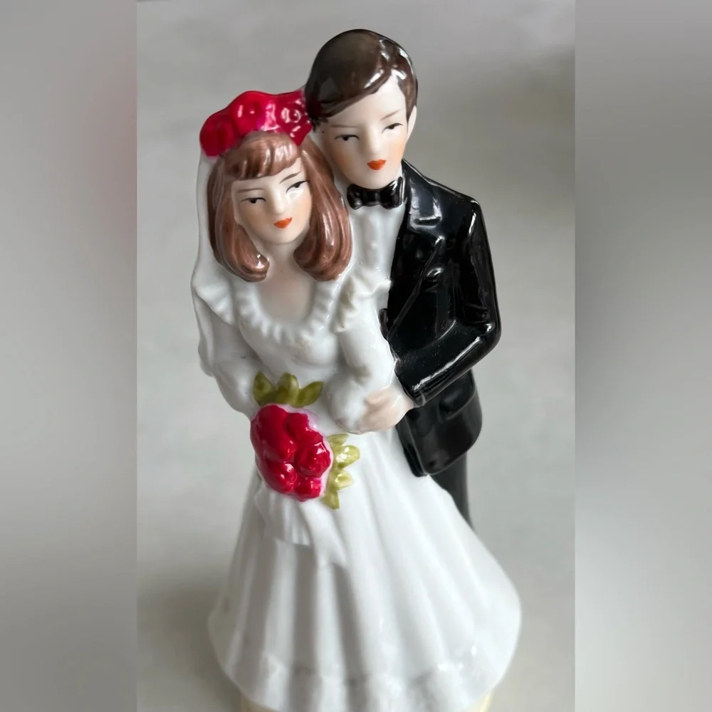 Vintage Bride and Groom Wedding Cake Topper