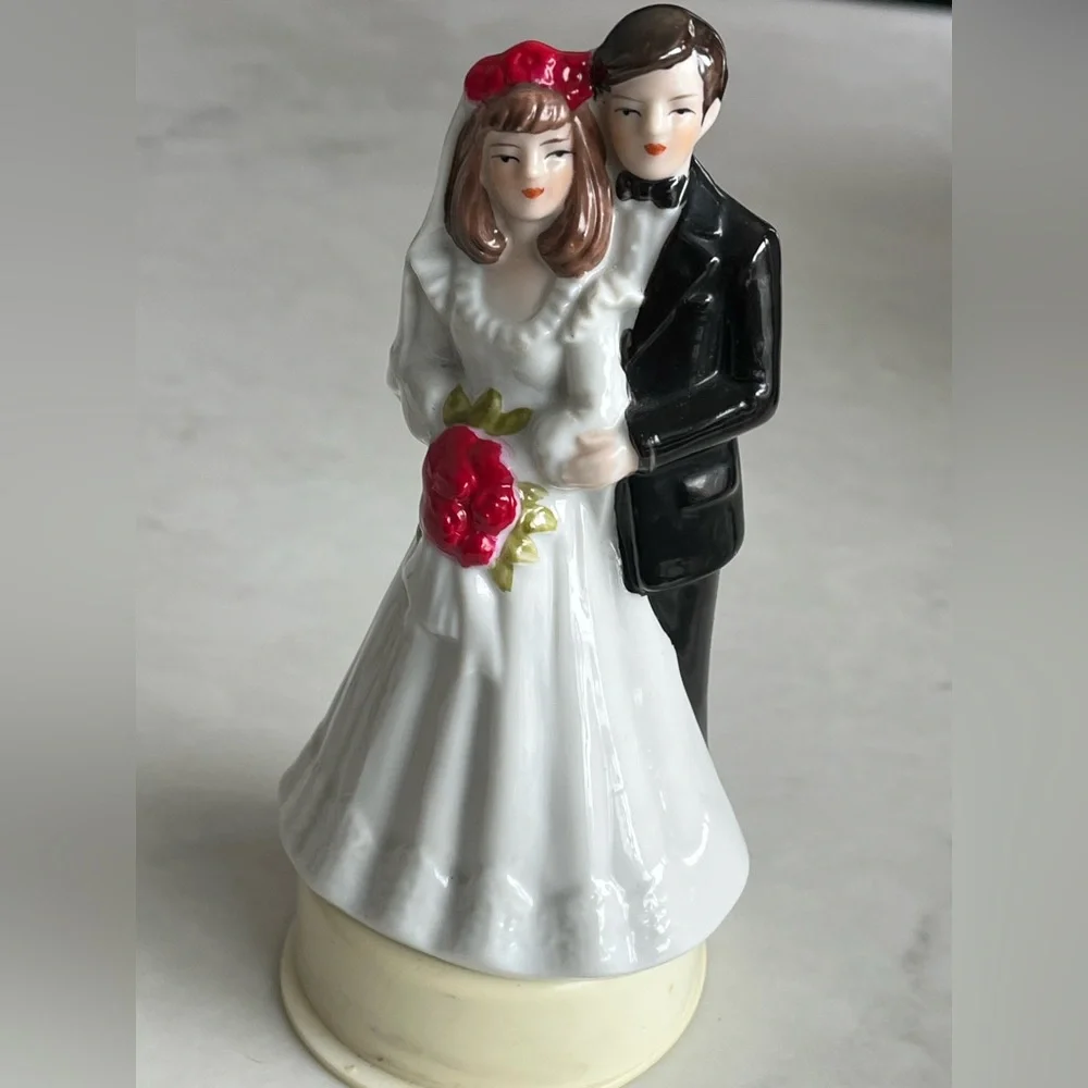 Vintage Bride and Groom Wedding Cake Topper