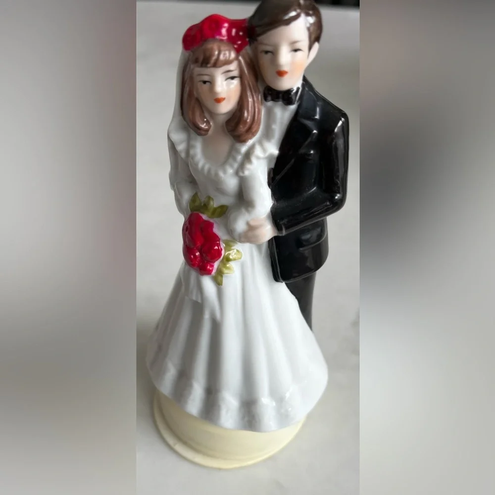 Vintage Bride and Groom Wedding Cake Topper
