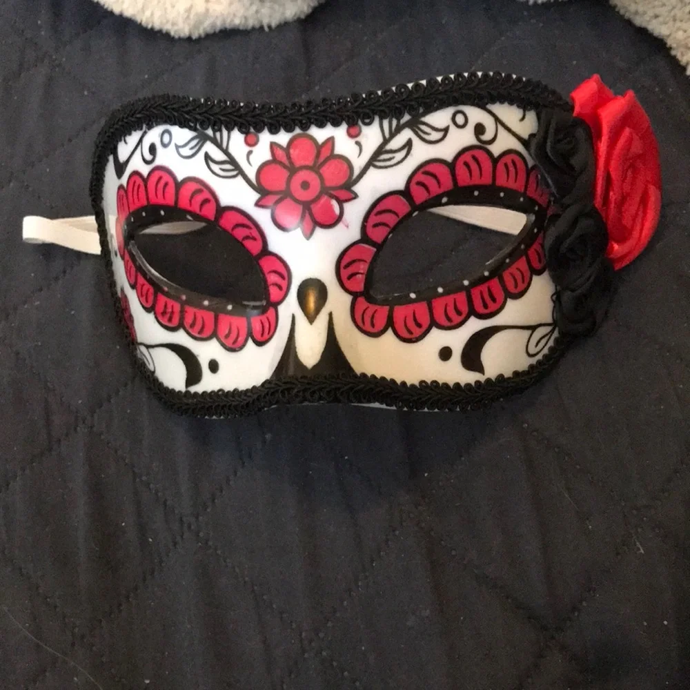 🌸Day of the Dead Sugar Skull Eye Mask - Red and Black