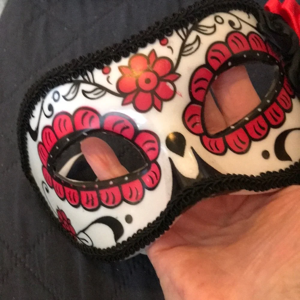 🌸Day of the Dead Sugar Skull Eye Mask - Red and Black