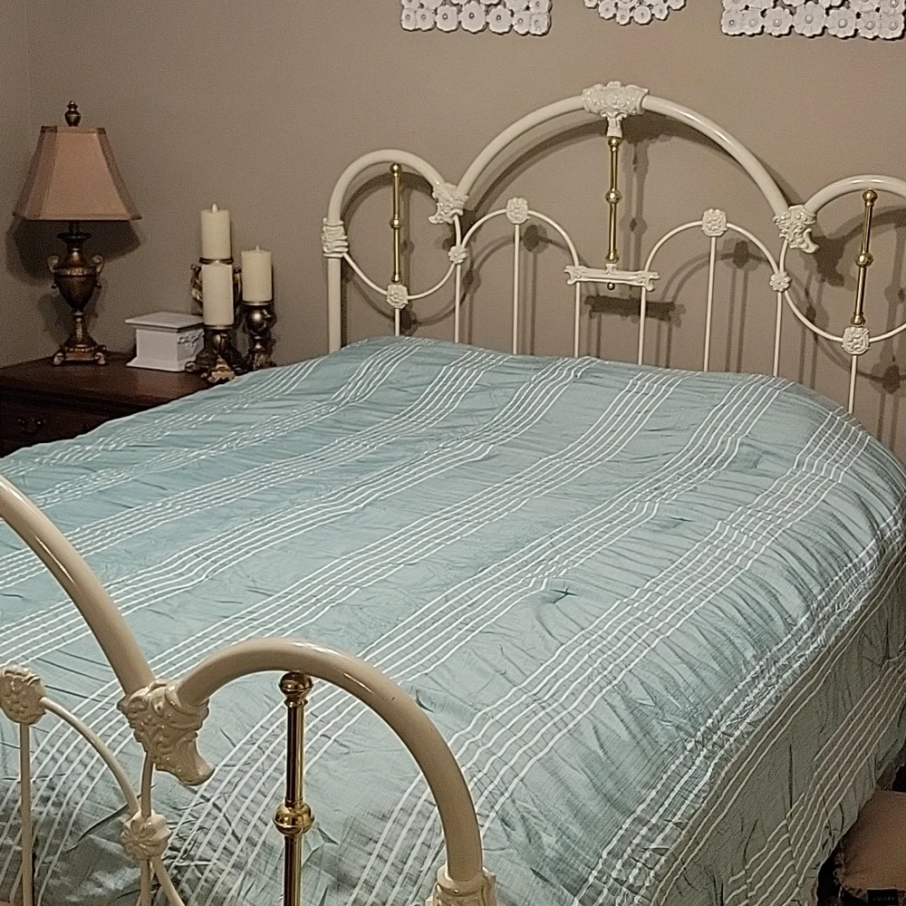 Bedsure Sage Green white stripe comforter Queen 88x88