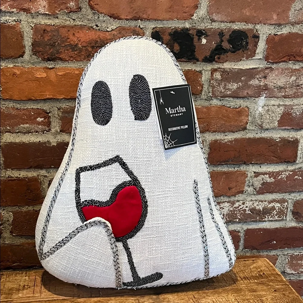 Martha Stewart playful ghost