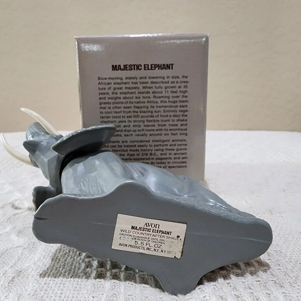 Vintage Avon MAJESTIC ELEPHANT Glass Bottle Wild Country Full in Original Box