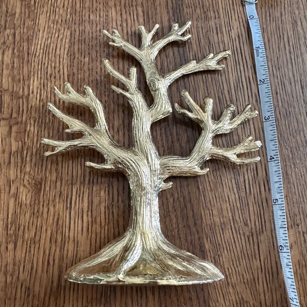 Unbranded gold tone