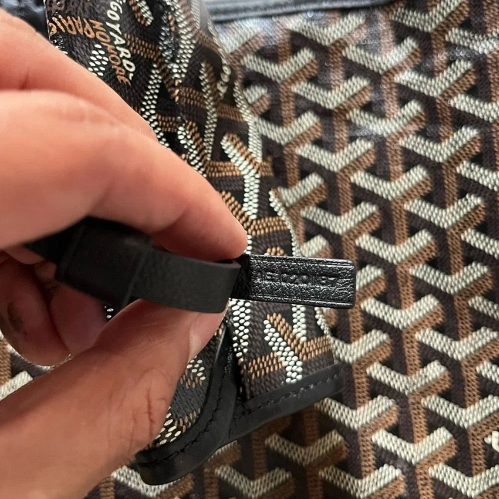 Goyard versatile peeling black