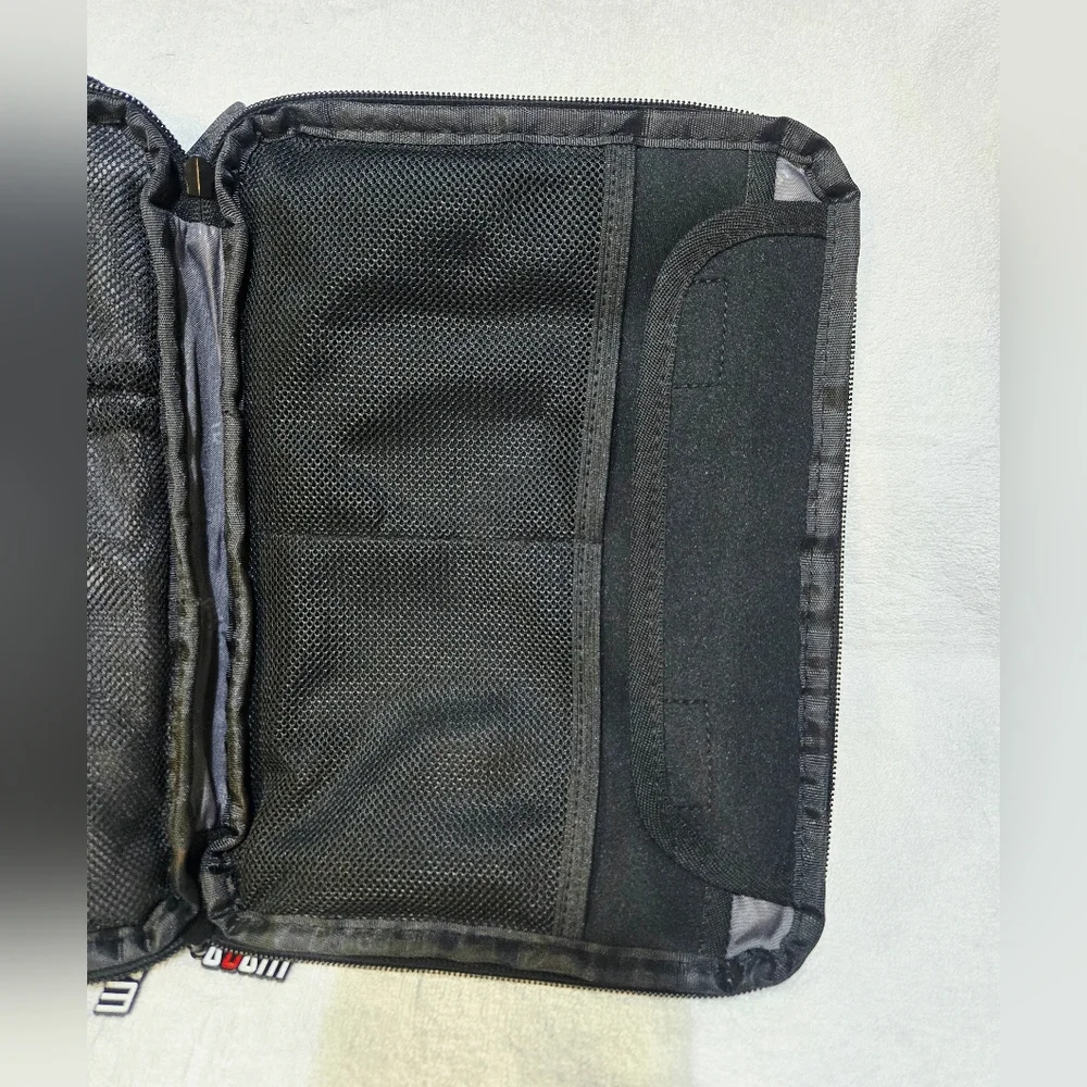 BUBM zippered electronics