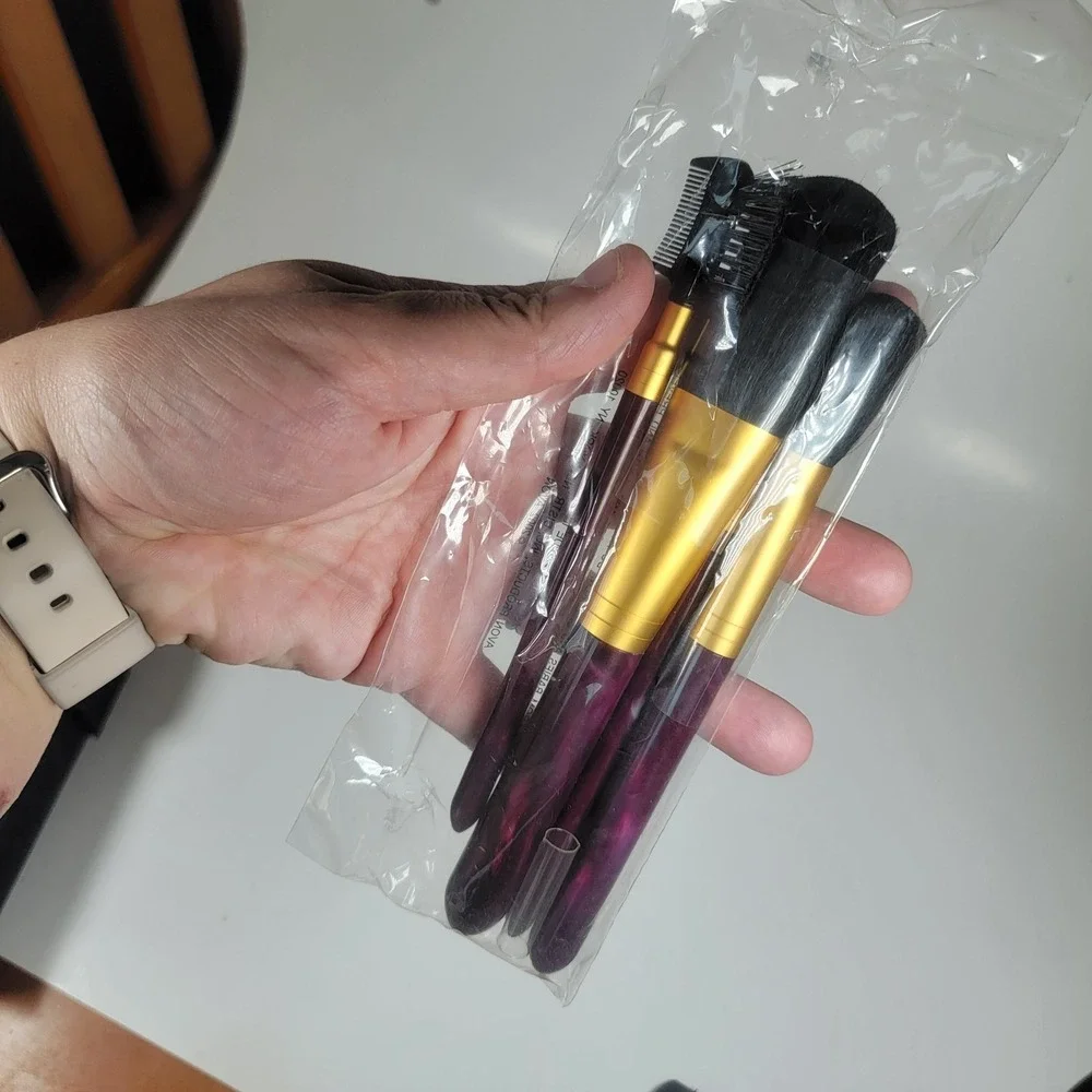 Avon Makeup Brush Set Unused  4 Brushes Blush Lips Brows