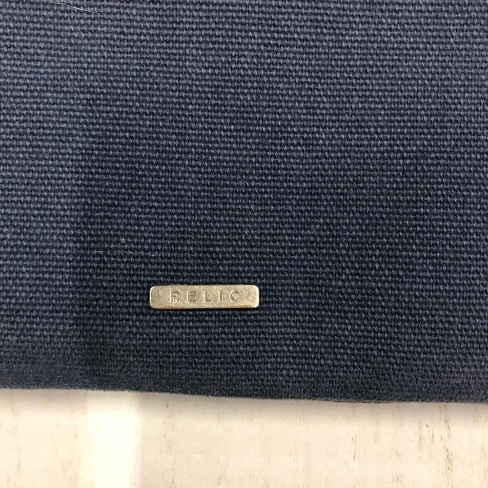 Relic wallet canvas
